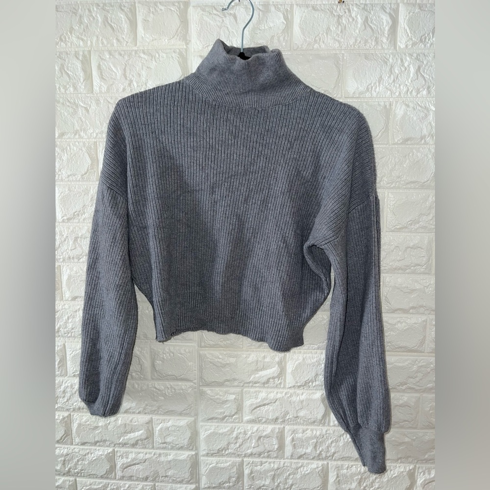 Zaful size small grey mock neck sweater, heavy and thick material, puff sleeve